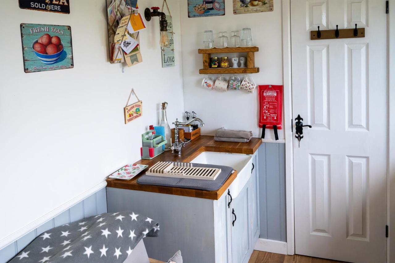 Lanterns Shepherds Huts & Glamping Happisburgh Esterno foto