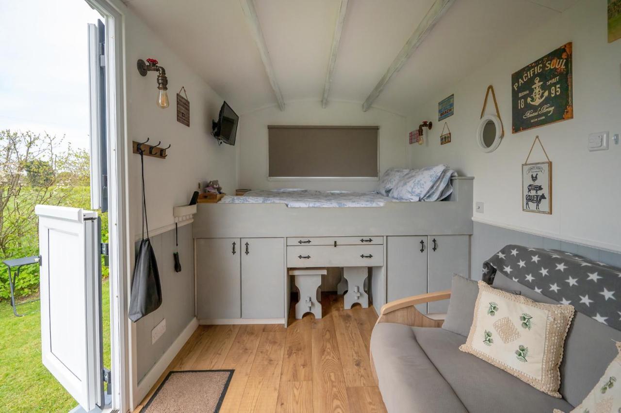 Lanterns Shepherds Huts & Glamping Happisburgh Esterno foto